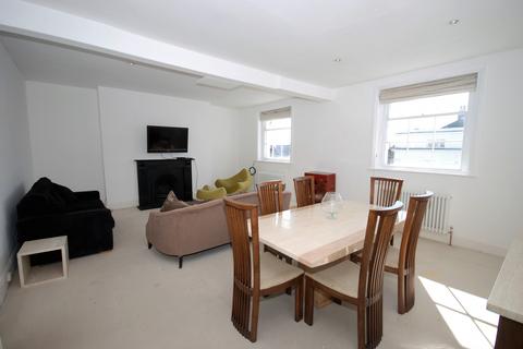 3 bedroom apartment to rent, Top floor flat, 31, Clarendon Square, Leamington Spa, Warwickshire, CV32