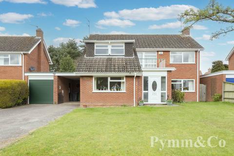 4 bedroom detached house for sale, Meadow Drive, Norwich NR12