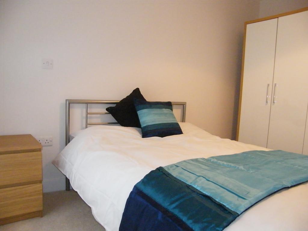 Masterbed2.JPG