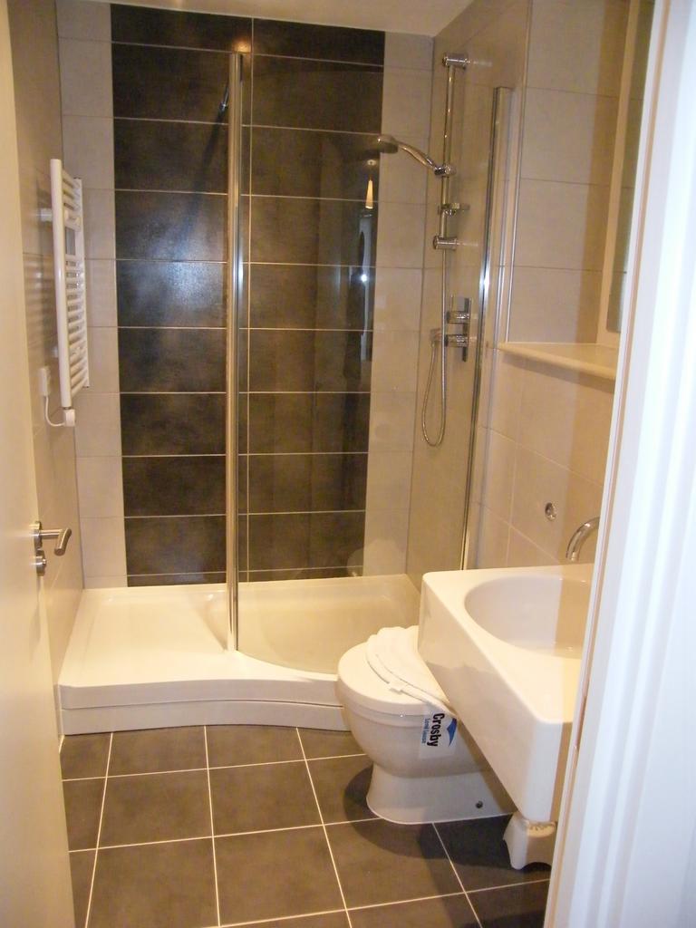 Ensuite.JPG
