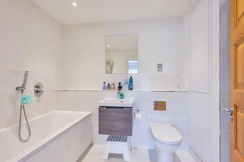Apartment 6, 25 Gresham Road, Oxted, RH8 0BU