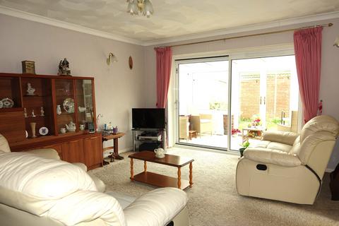2 bedroom detached bungalow for sale, Roundstone Way, Selsey