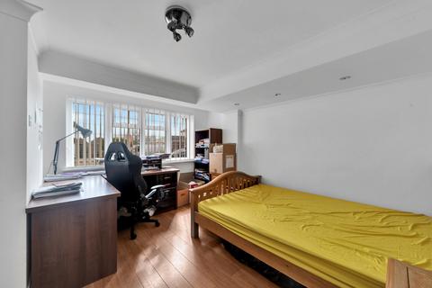 108 Domonic Drive, London, SE9 3LL