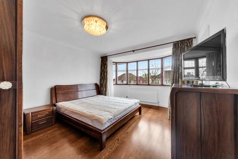 108 Domonic Drive, London, SE9 3LL