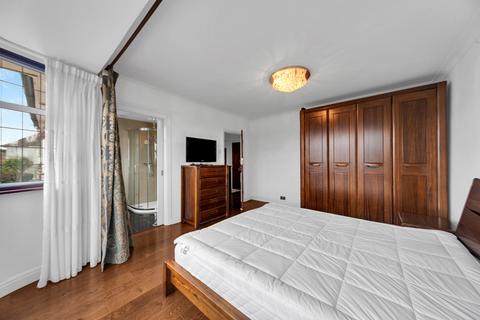 108 Domonic Drive, London, SE9 3LL