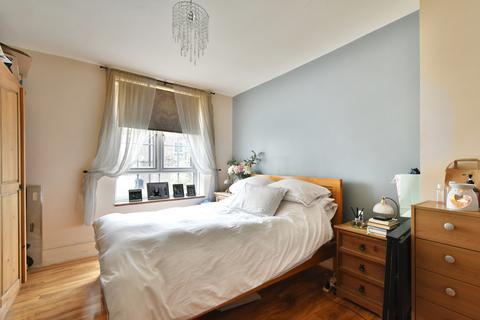 2 bedroom flat for sale, Quorn road Dog Kennel Hill Estate