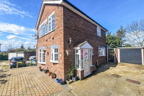 3 bedroom semi-detached house for sale - Pettits Close, Romford, RM1