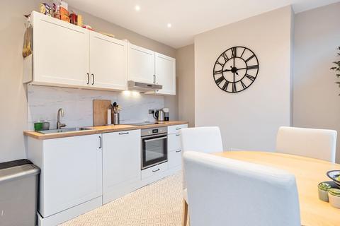 123 Commonwealth Road, Caterham, CR3 6LU