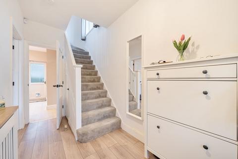 123 Commonwealth Road, Caterham, CR3 6LU