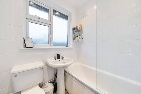 123 Commonwealth Road, Caterham, CR3 6LU