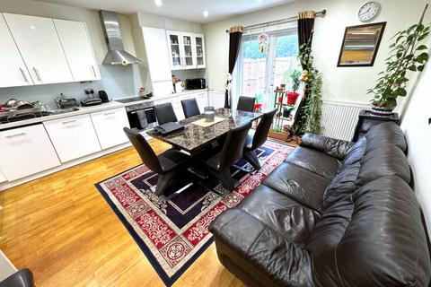 3 bedroom townhouse for sale, Hounslow, TW4