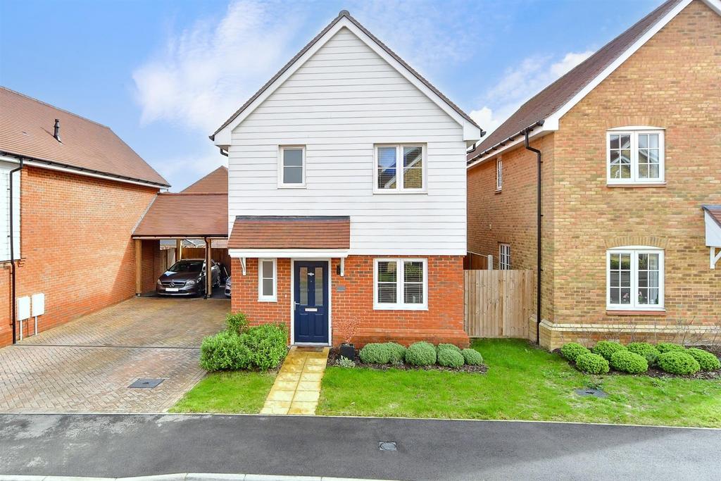 Goldfinch Drive, Faversham, Kent 3 bed detached house for sale £380,000