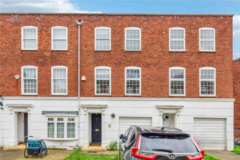 4 bedroom terraced house for sale, Regal Close, London, W5