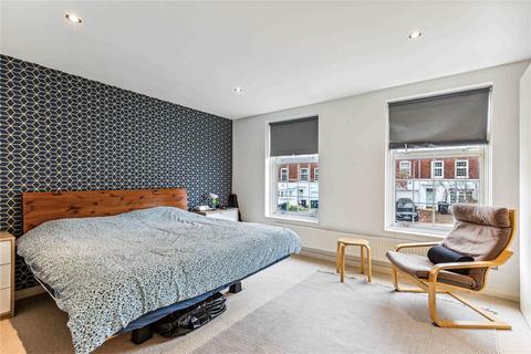 14 Regal Close, London, W5 2SB