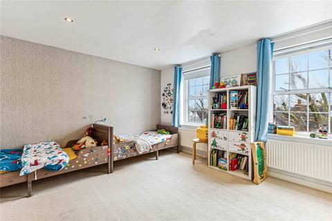 14 Regal Close, London, W5 2SB