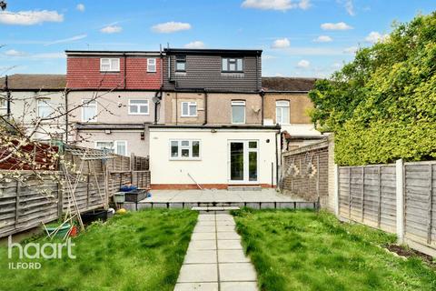 4 bedroom terraced house for sale, Leicester Gardens, Ilford