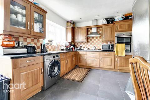 4 bedroom terraced house for sale, Leicester Gardens, Ilford