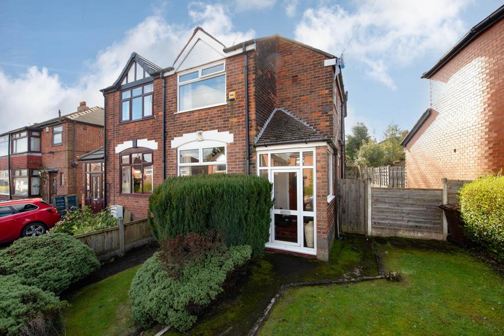 Dovedale Avenue, Prestwich 3 bed semidetached house for sale £250,000