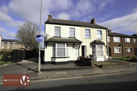 3 bedroom semi-detached house to rent, Duke Street, Hoddesdon EN11