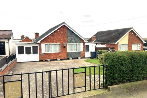 2 bedroom detached bungalow for sale, Wigford Road, Dosthill, Tamworth, B77