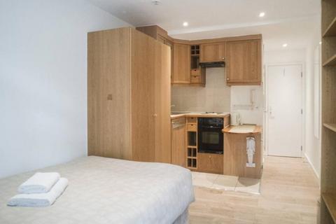 Studio to rent, Finchley Road, Hampstead, London NW3