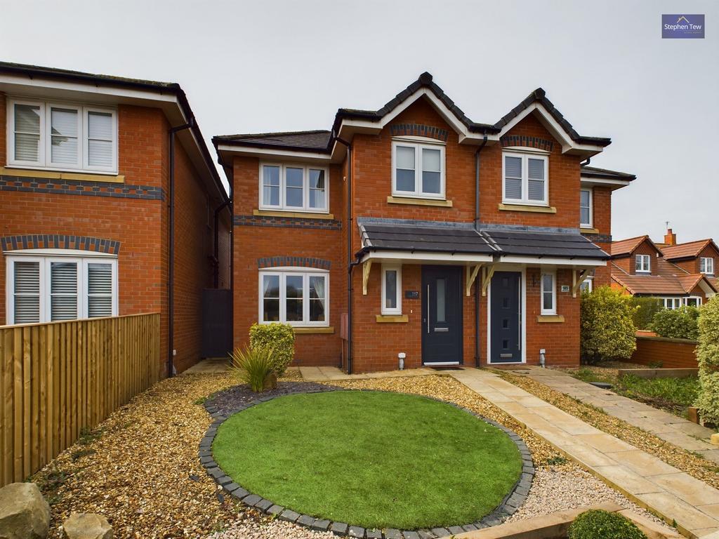 Common Edge Road, Blackpool, FY4 3 bed semidetached house for sale £