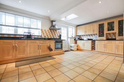 5 bedroom detached house for sale, Hartlands Close, Bexley