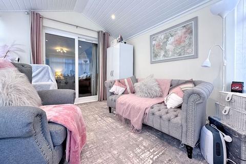 40 Avern Close, Tipton, DY4 7ND
