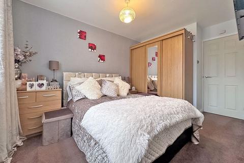 40 Avern Close, Tipton, DY4 7ND
