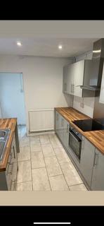 3 bedroom terraced house to rent, Osborne St,