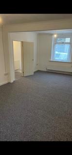 3 bedroom terraced house to rent, Osborne St,