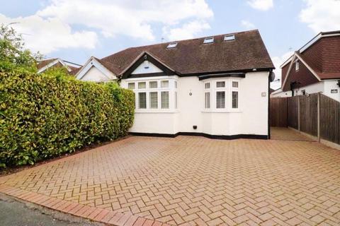 3 bedroom chalet to rent, Linden Close, New Haw, KT15 3HG