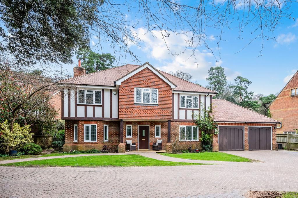 Rockfield Road, Oxted, RH8 5 bed detached house for sale £1,750,000