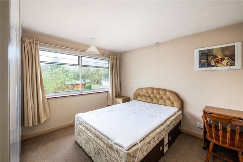 4 Brooklands Way, Redhill, RH1 2BW