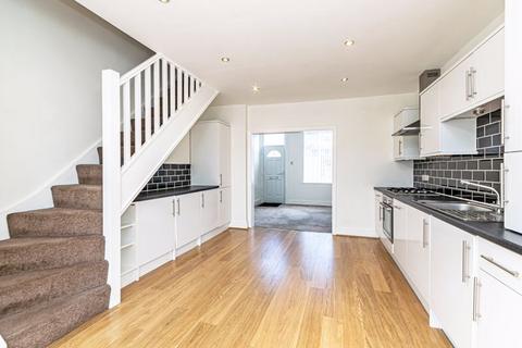 2 bedroom terraced house to rent, Chapel Lane, Stockton Heath