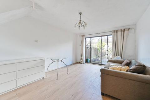2 bedroom house to rent, Campbell Close, Streatham, London, SW16