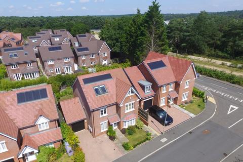 4 Heatherfields Way, Whitehill, Bordon, GU35 9DN