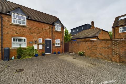 3 bedroom semi-detached house for sale, Spruce Road, Aylesbury, Buckinghamshire