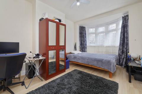 3 Tallack Road, London, E10 7JR