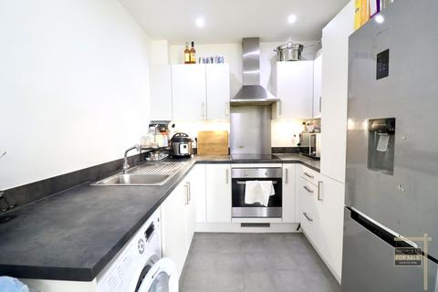 1 bedroom flat for sale, Hunting Place, HOUNSLOW TW5