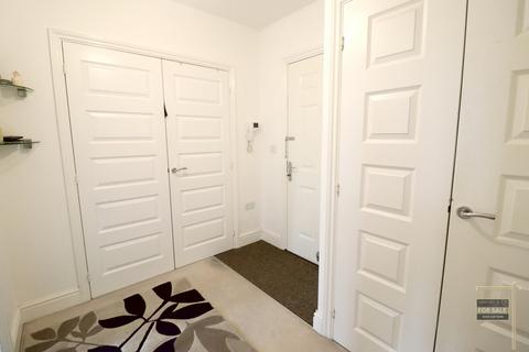 1 bedroom flat for sale, Hunting Place, HOUNSLOW TW5