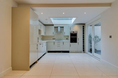 4 bedroom semi-detached house to rent, East Street, Lewes