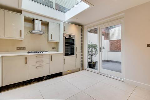 4 bedroom semi-detached house to rent, East Street, Lewes