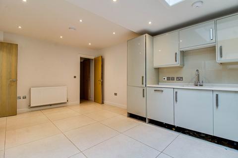 4 bedroom semi-detached house to rent, East Street, Lewes