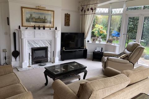 2 Dingle Road, Bournemouth, BH5 2DR