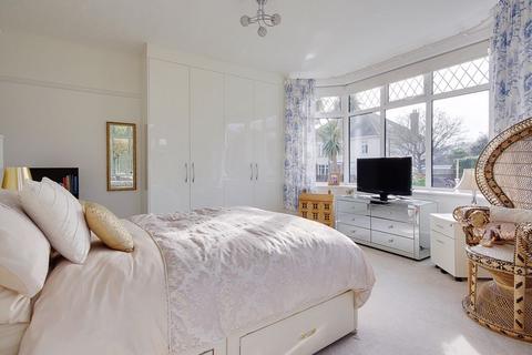 2 Dingle Road, Bournemouth, BH5 2DR
