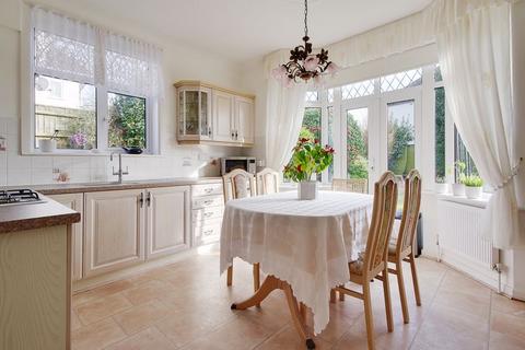 2 Dingle Road, Bournemouth, BH5 2DR