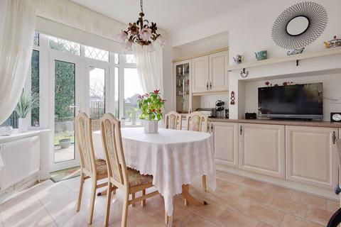 2 Dingle Road, Bournemouth, BH5 2DR