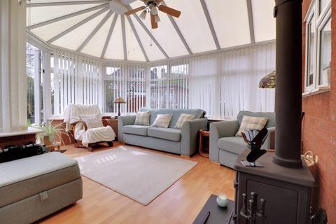 2 Chell Close, Penkridge, Stafford, ST19 5SR