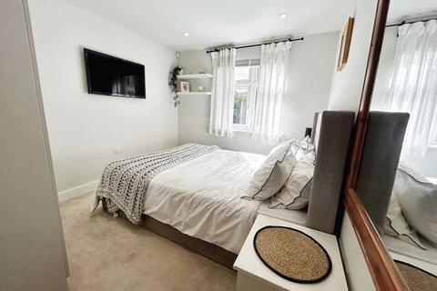 2 bedroom ground floor flat for sale, 90-94 Penn Hill Avenue, Poole BH14